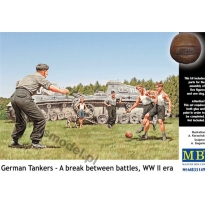 German tankers - A break between battles, WW II era (1:35)