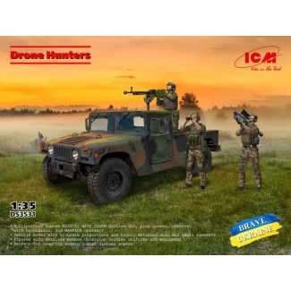 ICM DS3531 Drone Hunters (1:35)